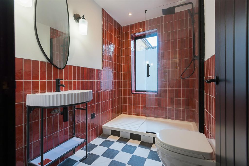 Property photo 3 of 9 Andy HMO -71.Jpg