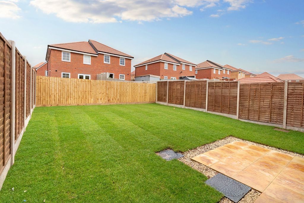 Property photo 3 of 18 Picture No. 16