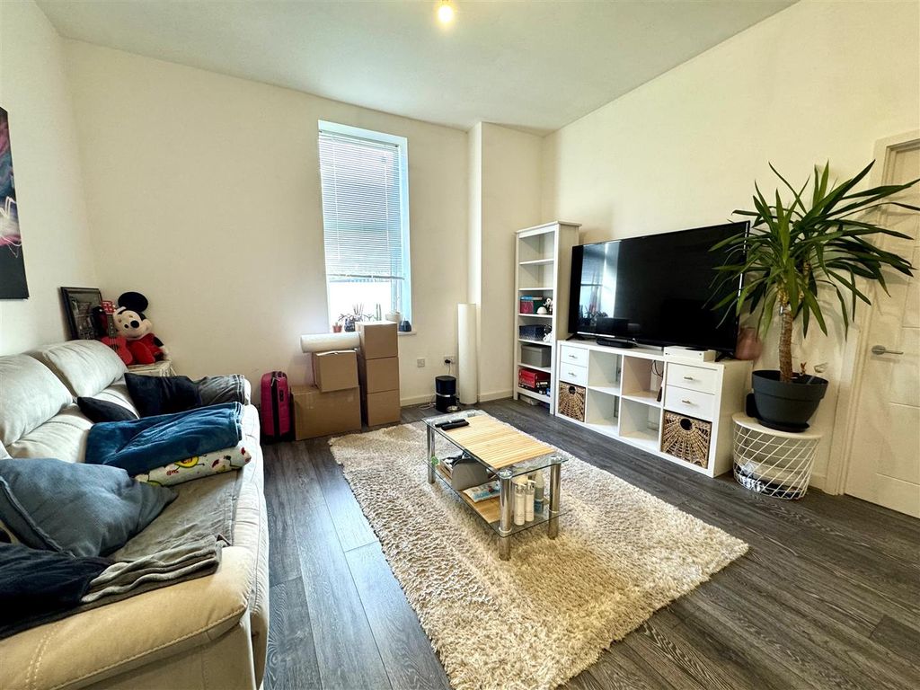 Property photo 3 of 7 Living Room Pic 2.Jpeg