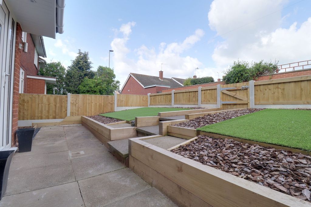 Property photo 2 of 15 Front Garden