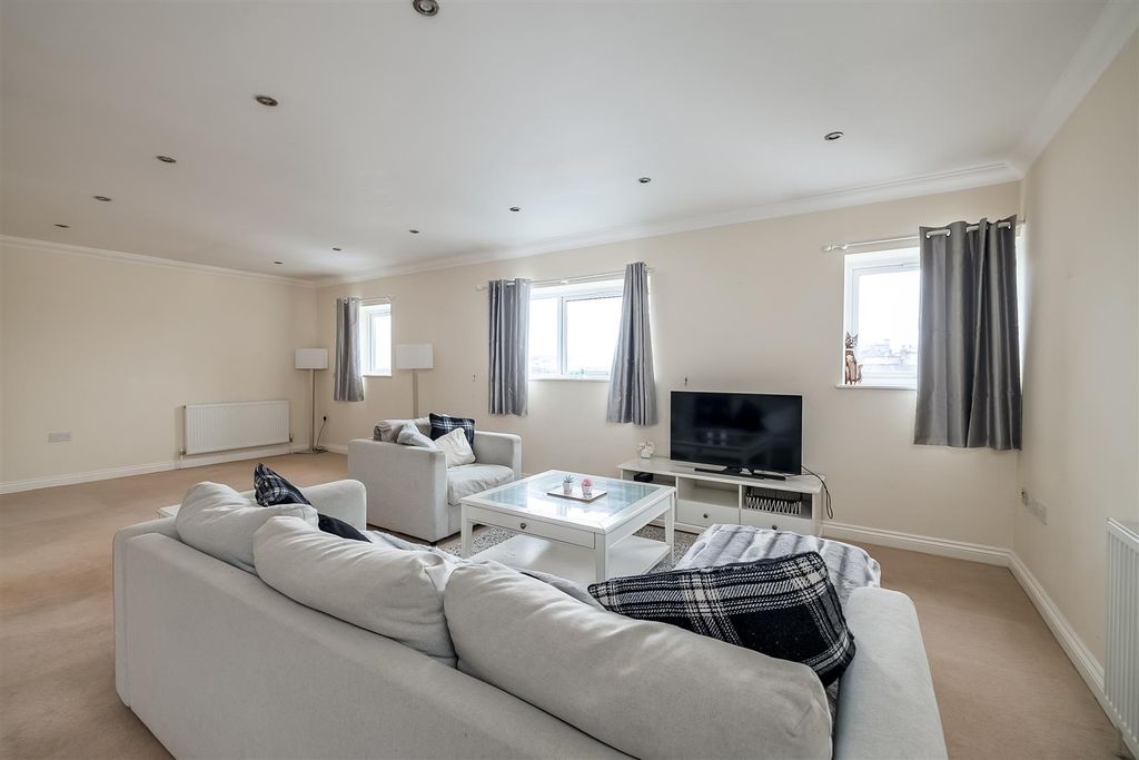 Property photo 2 of 12 Lounge/Diner