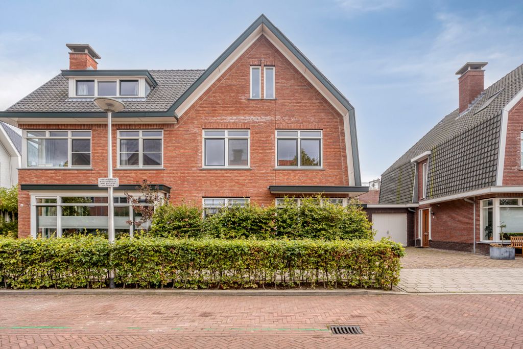 Property photo 2 of 53