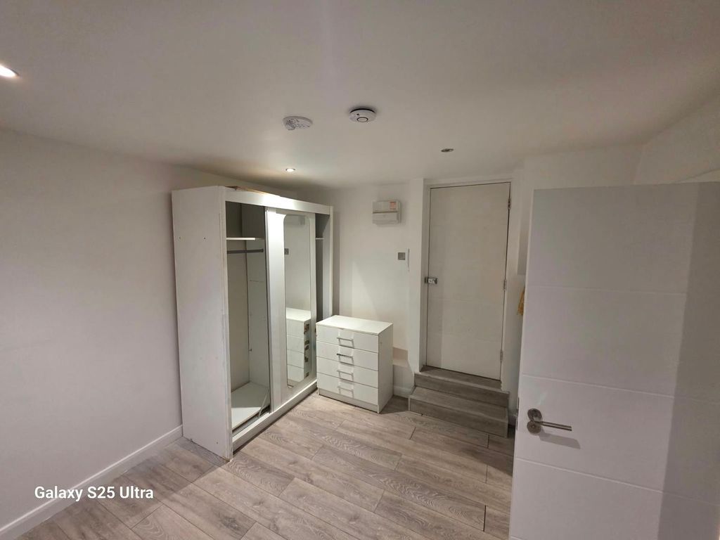 Property photo 2 of 3