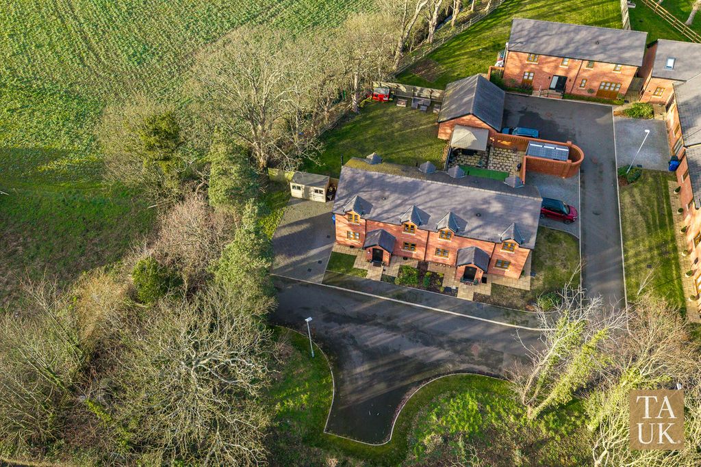 Property photo 2 of 25