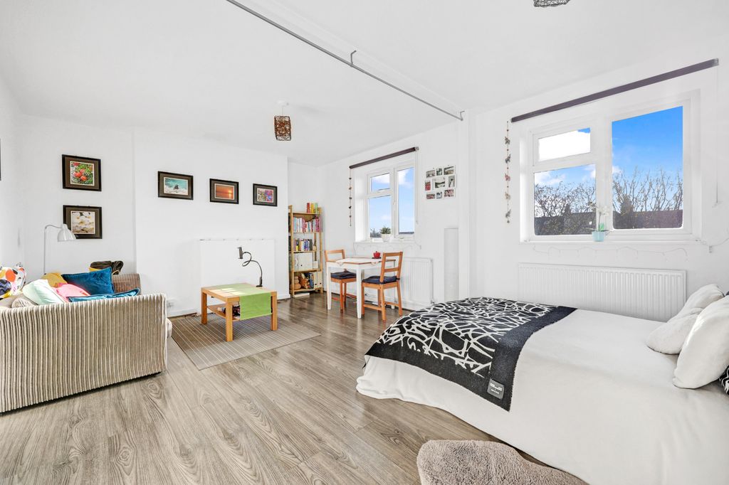 Property photo 1 of 11 Super Studio Apartment For Sale