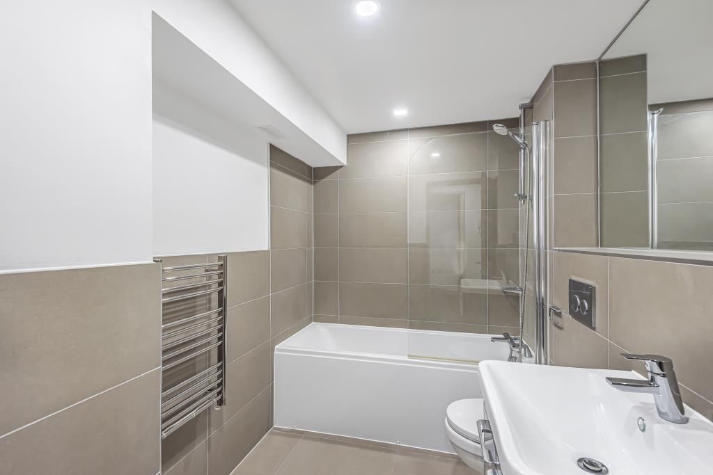 Property photo 1 of 6 Bathroom