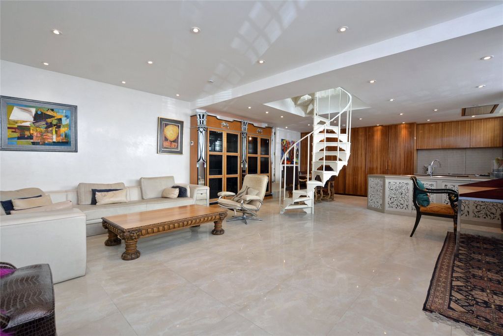 Property photo 1 of 16 Reception