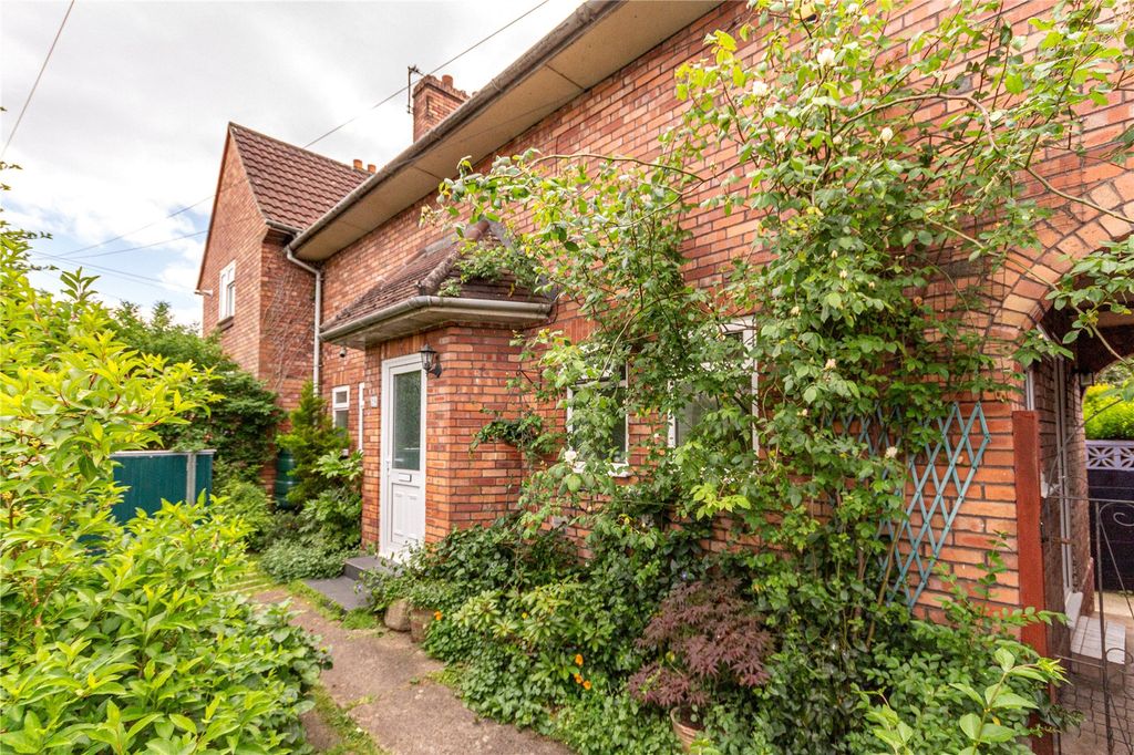 Property photo 2 of 23 Picture No. 11