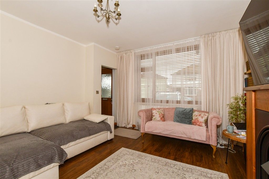 Property photo 3 of 12 Lounge