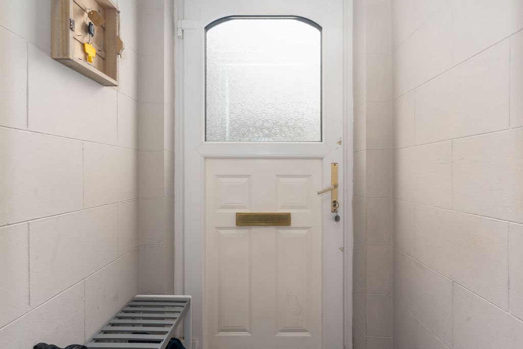 Property photo 3 of 27