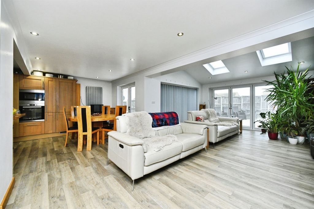 Property photo 2 of 21