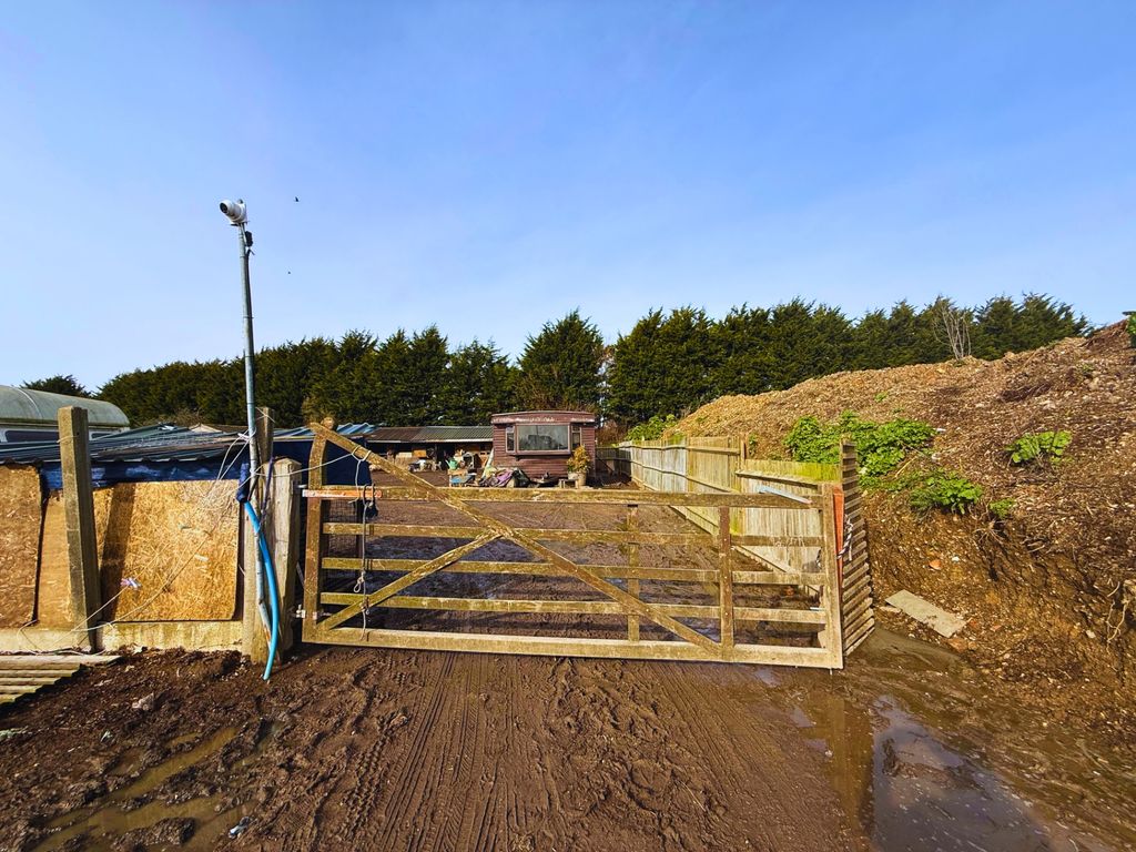 Property photo 1 of 14 Photo 8