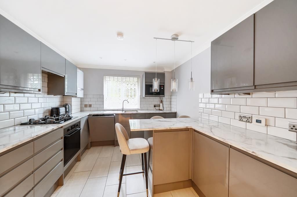 Property photo 3 of 21 Kitchen