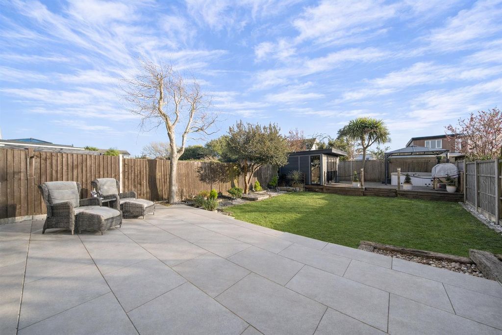 Property photo 3 of 21 Garden.Png