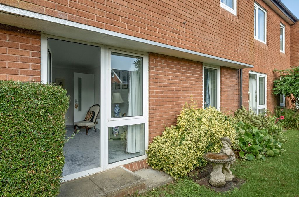 Property photo 1 of 11 1332462-15-688c81...