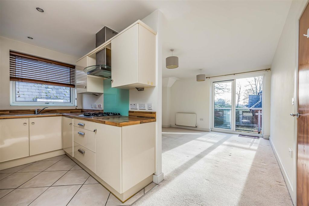 Property photo 3 of 26 Flat 11, Ashcroft Court, 60 Winchester Road, Chand