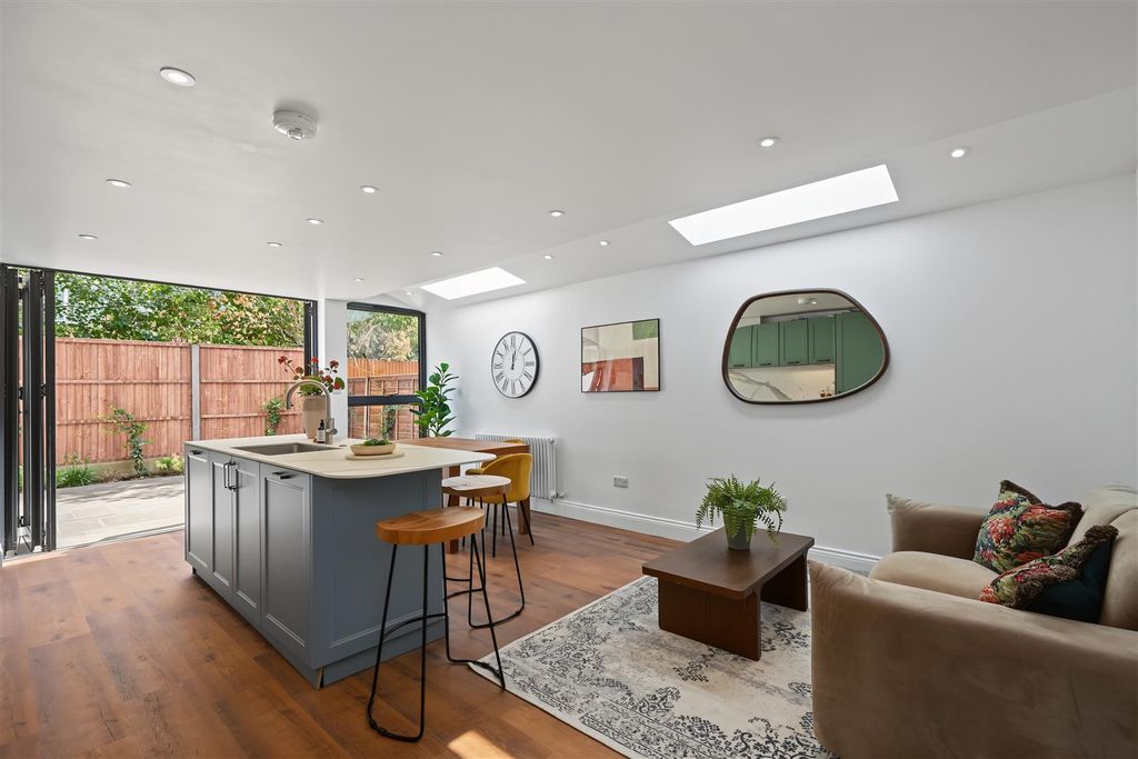 Property photo 3 of 21 3.Jpg