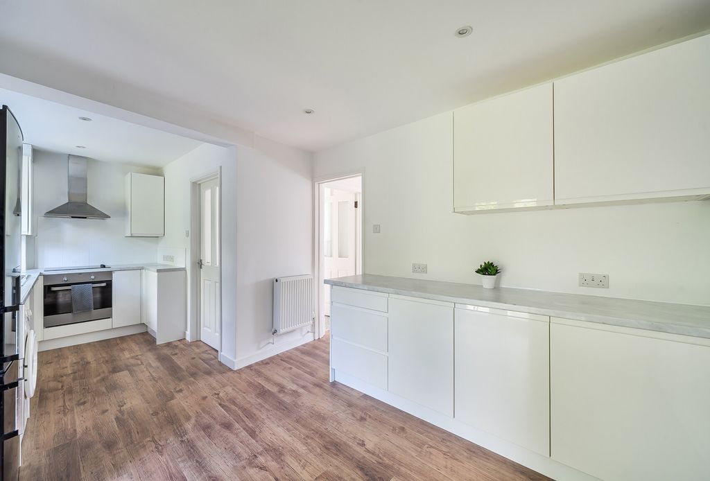 Property photo 2 of 12 1456728-17-69Fcaf...