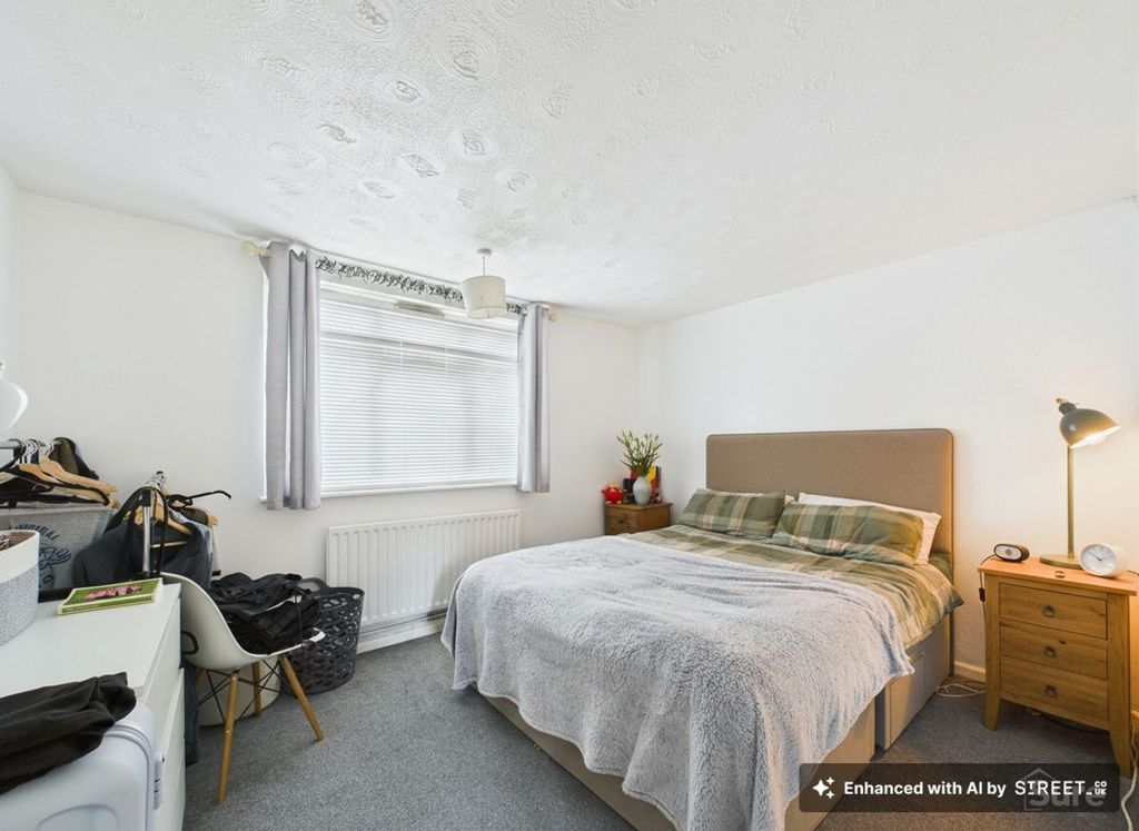 Property photo 3 of 5 Bedroom