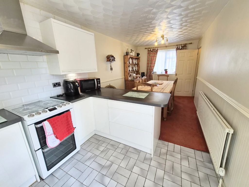 Property photo 2 of 25 5222454