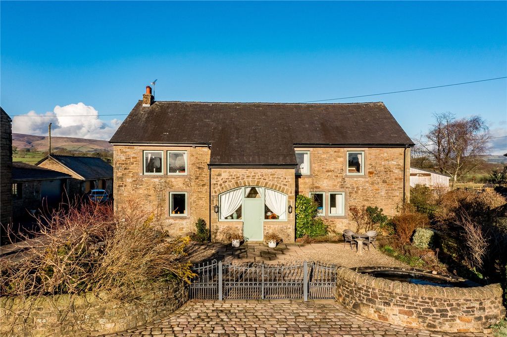 Property photo 1 of 40 External