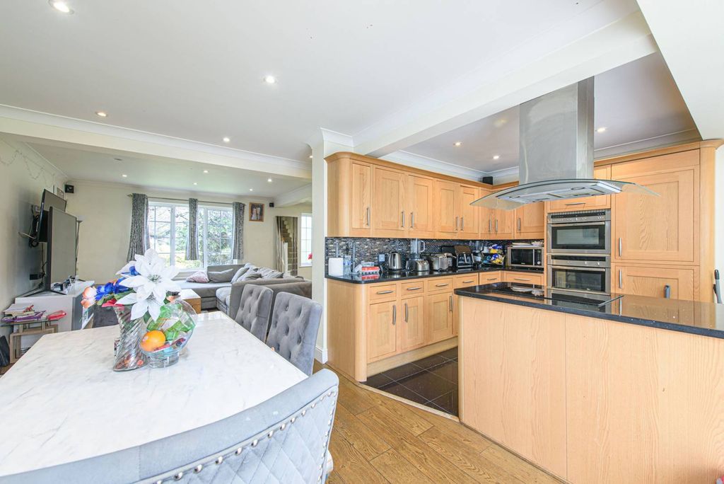 Property photo 3 of 12