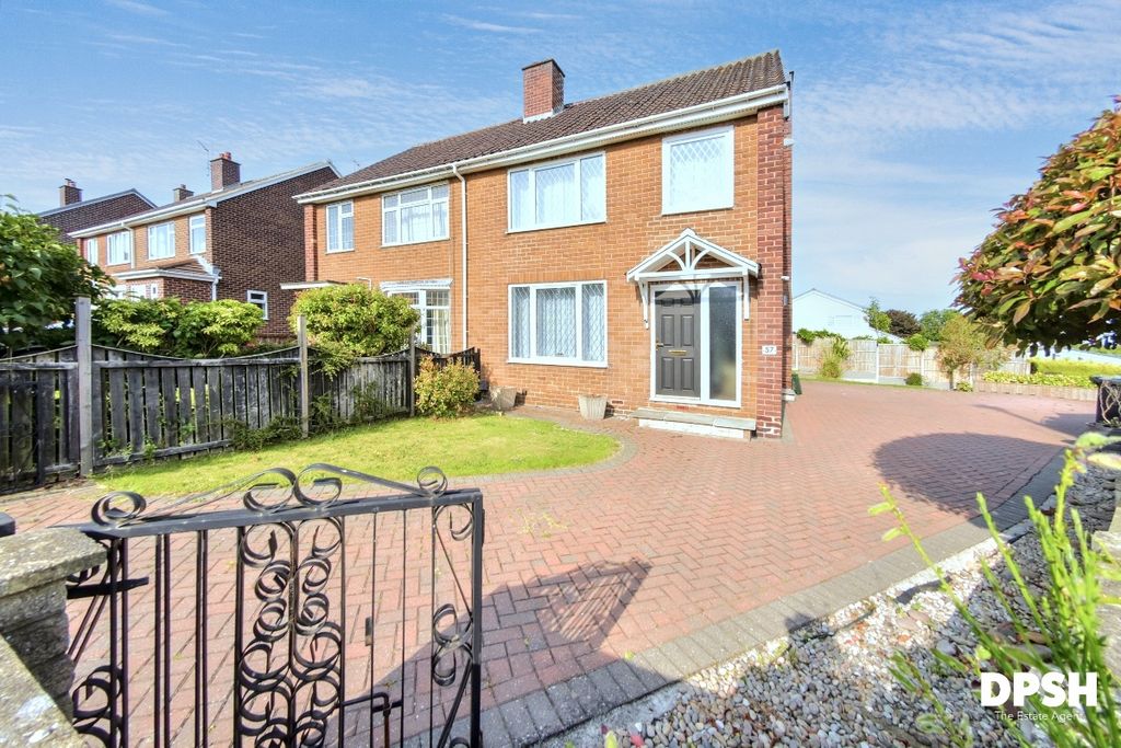 Property photo 1 of 28