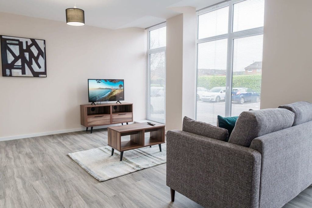 Property photo 1 of 19 Living Room