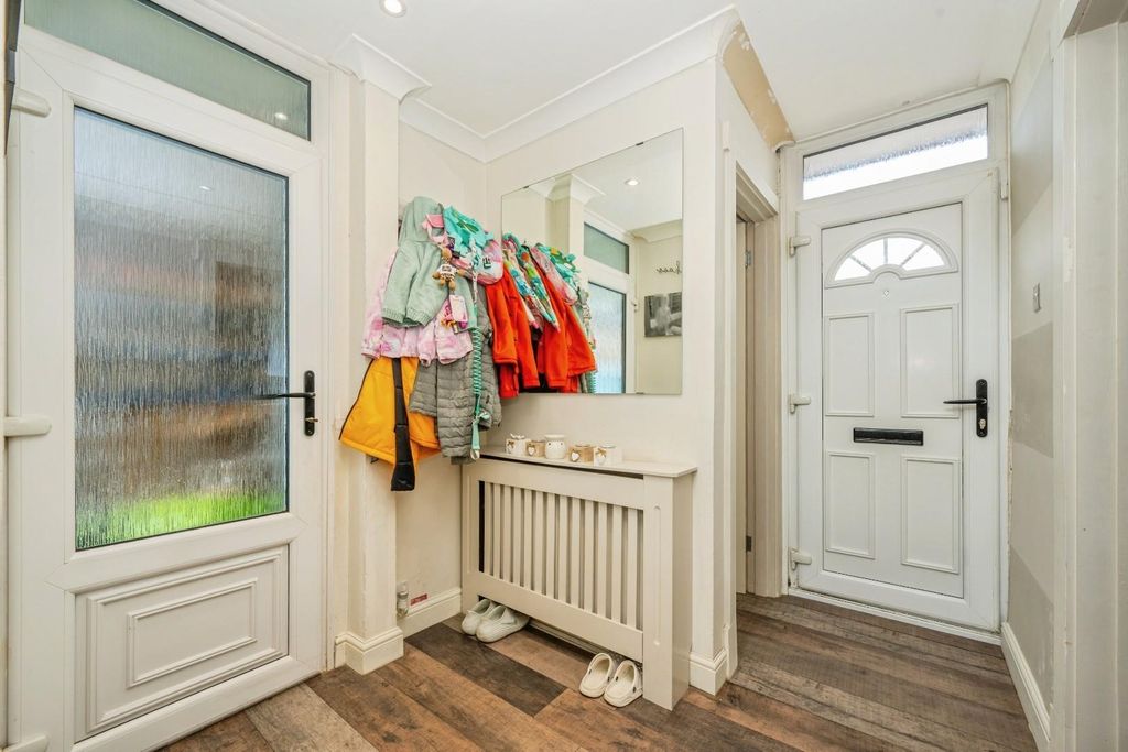 Property photo 2 of 20 41Cliftonavenue-12.Jpg