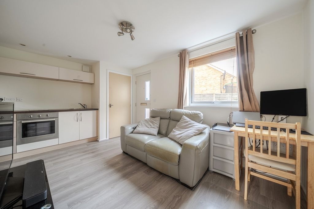 Property photo 2 of 7