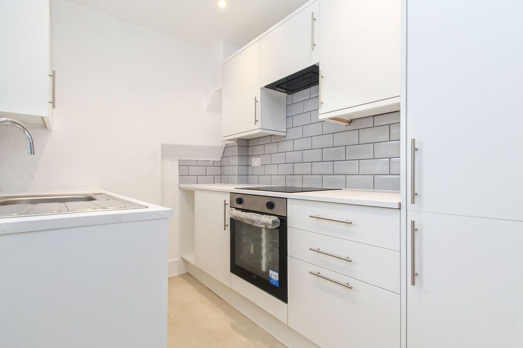 Property photo 3 of 11 Kitchen