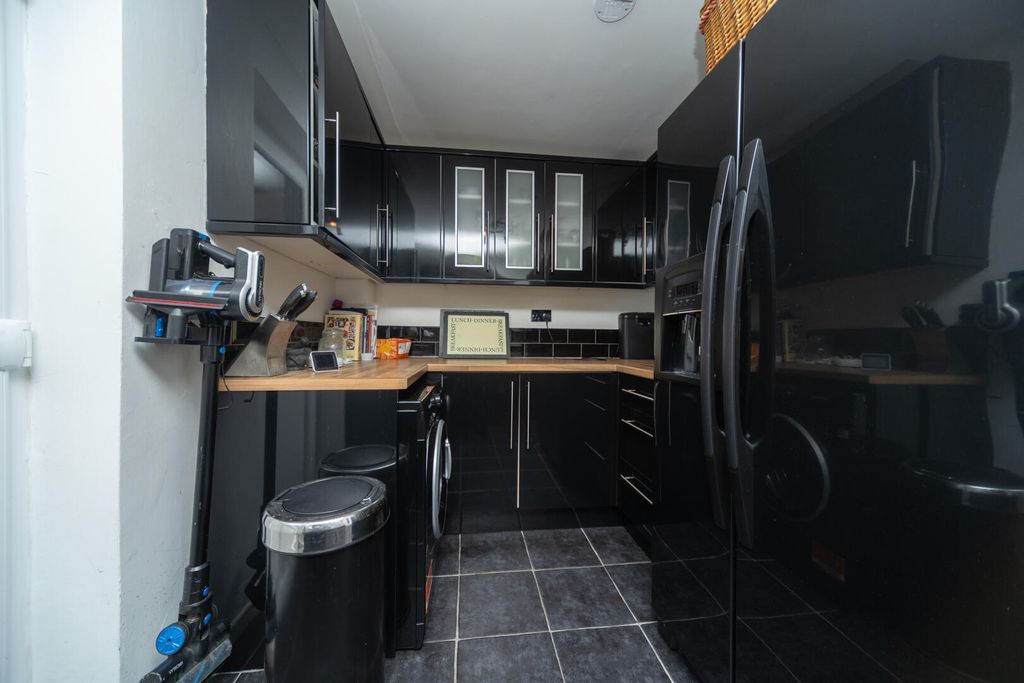 Property photo 2 of 13 Kitchen