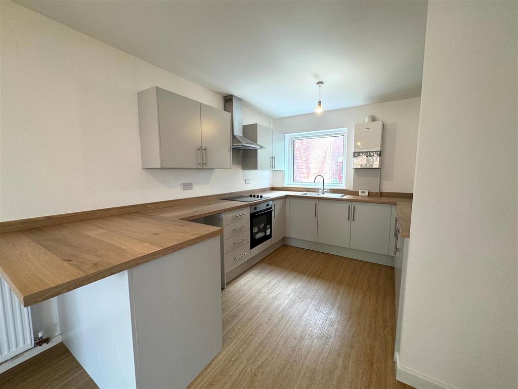 Property photo 3 of 15 Kitchen