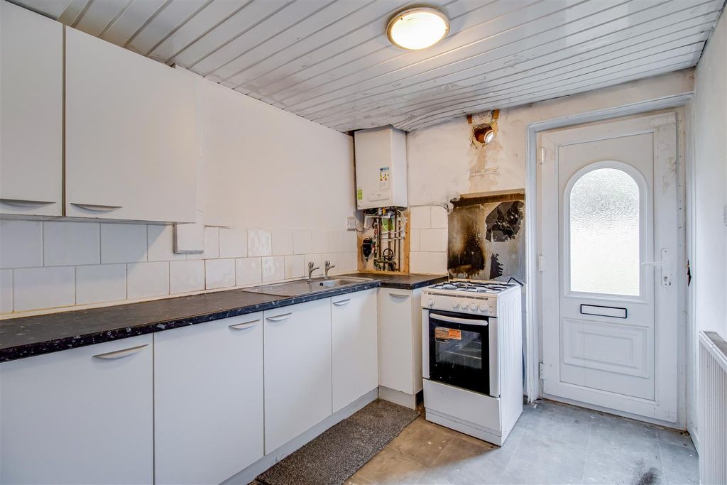 Property photo 3 of 9 Kitchen