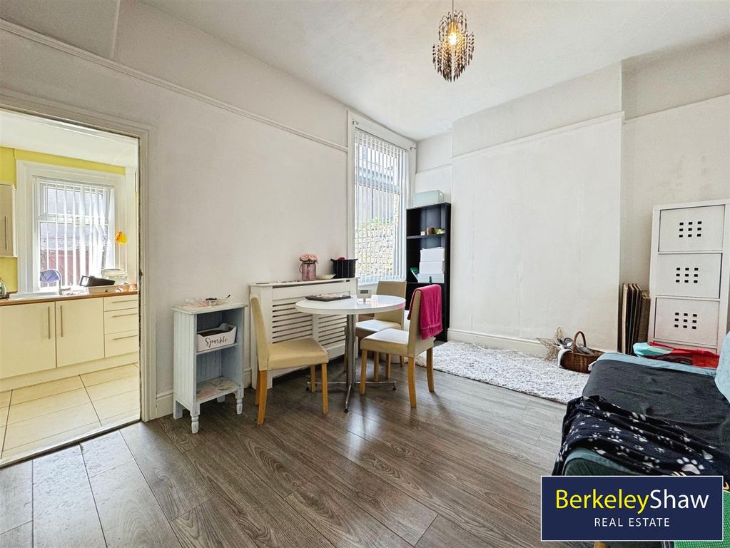 Property photo 3 of 15 Glendower Road, Waterloo