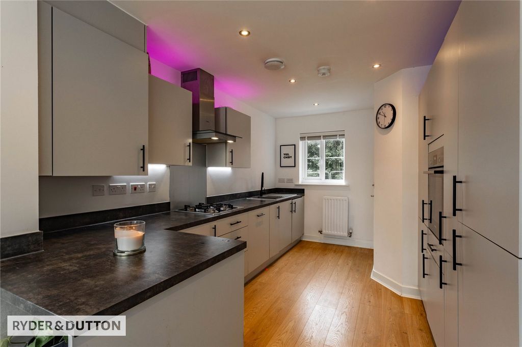 Property photo 2 of 18 Kitchen