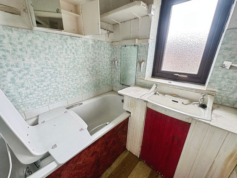 Property photo 3 of 9 Bathroom