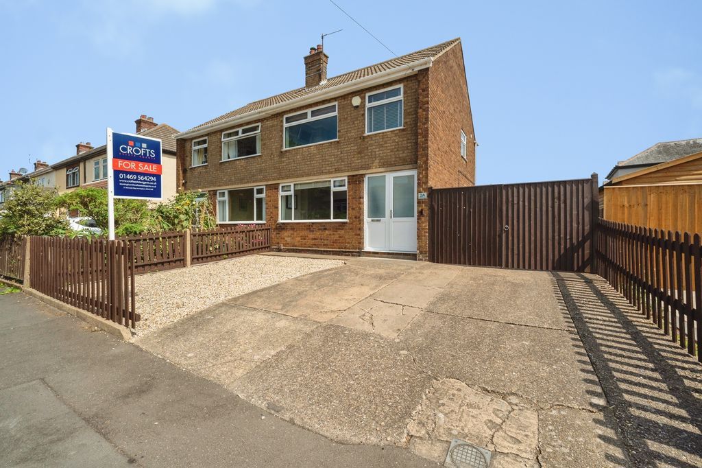 Property photo 2 of 16 Front 2