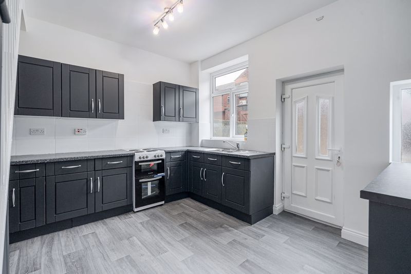 Property photo 1 of 13 Photo 11