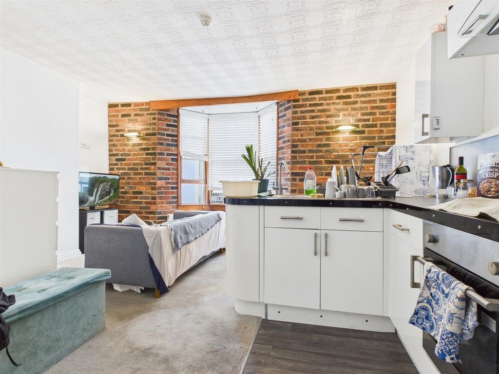 Property photo 3 of 6 Cam04311G0-Pr0085-Still004.Jpg