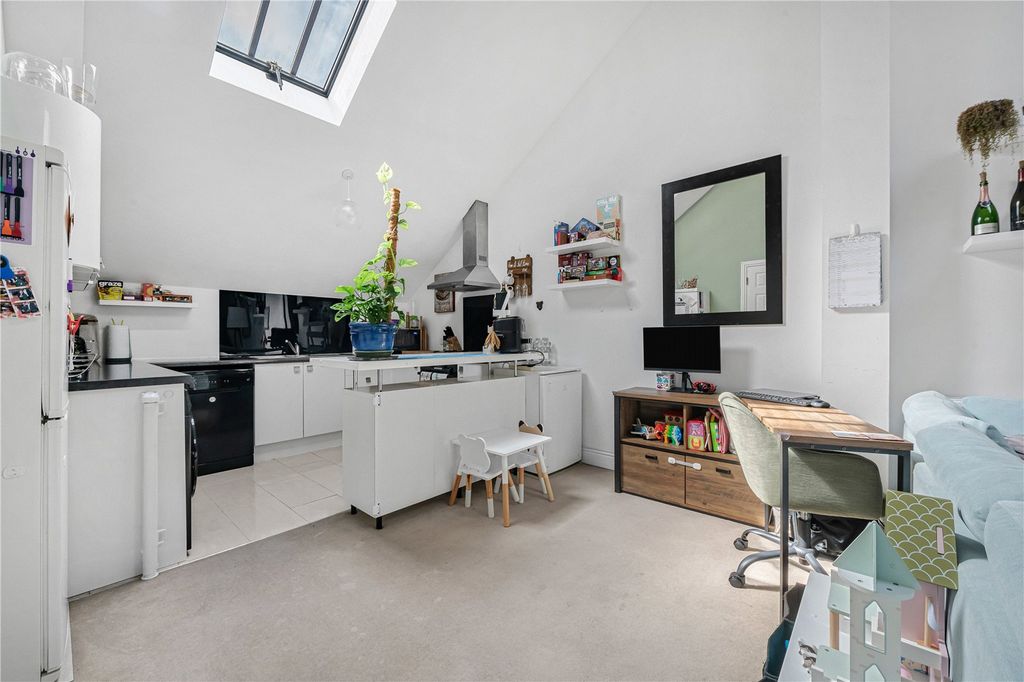 Property photo 3 of 14 Picture No. 15