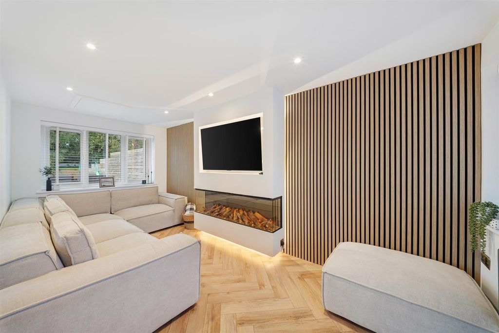 Property photo 3 of 28 52 Highfield Road-19.Jpg