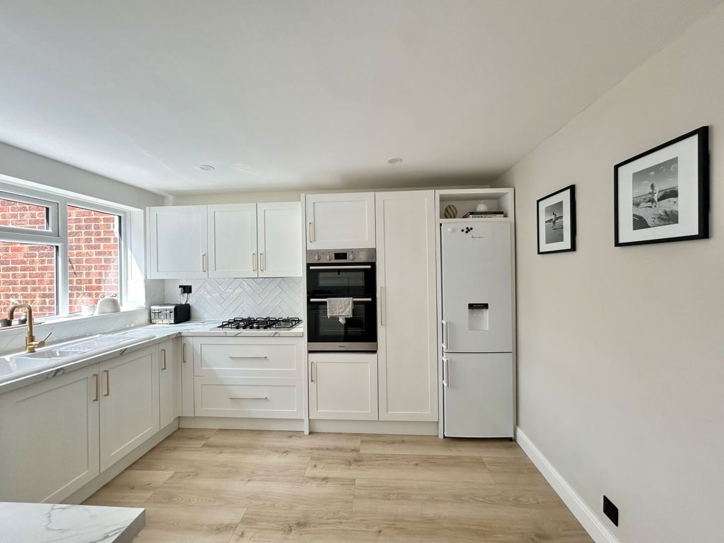 Property photo 2 of 26