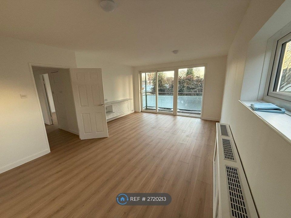 Property photo 1 of 12 Living Room