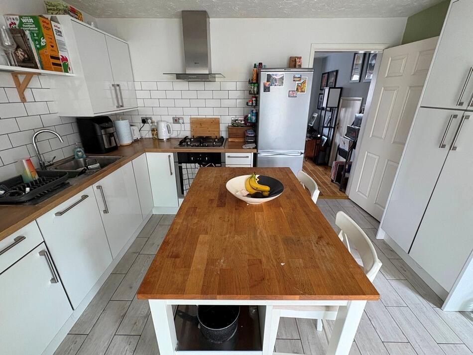 Property photo 3 of 16 Kitchen
