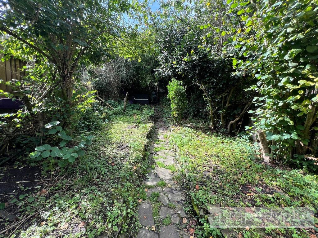 Property photo 3 of 16 Picture No. 13