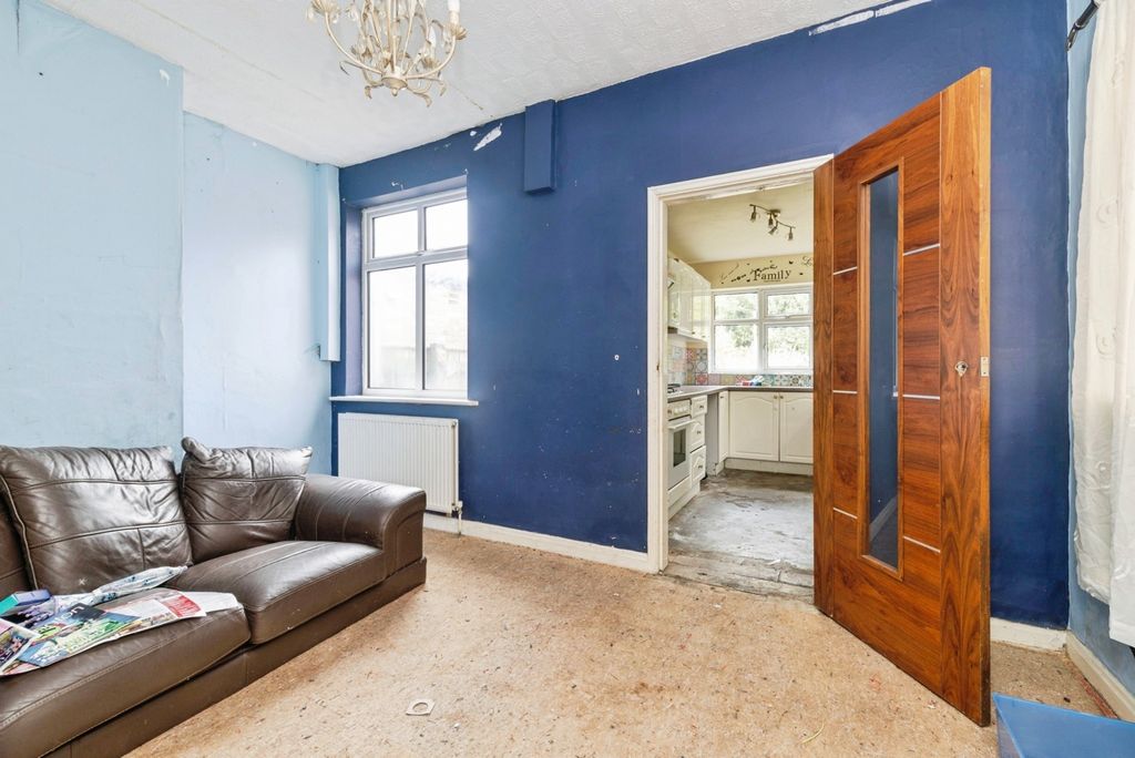 Property photo 2 of 12 Pbox-Img.Jpg