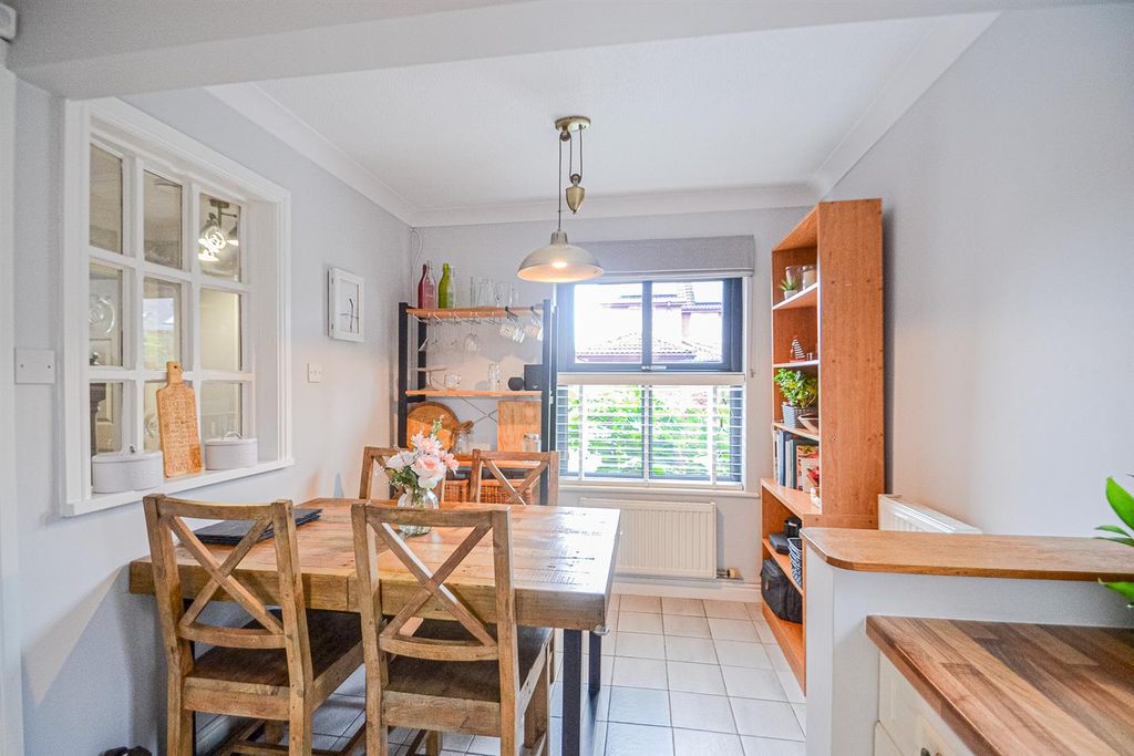 Property photo 3 of 25 Dining Area