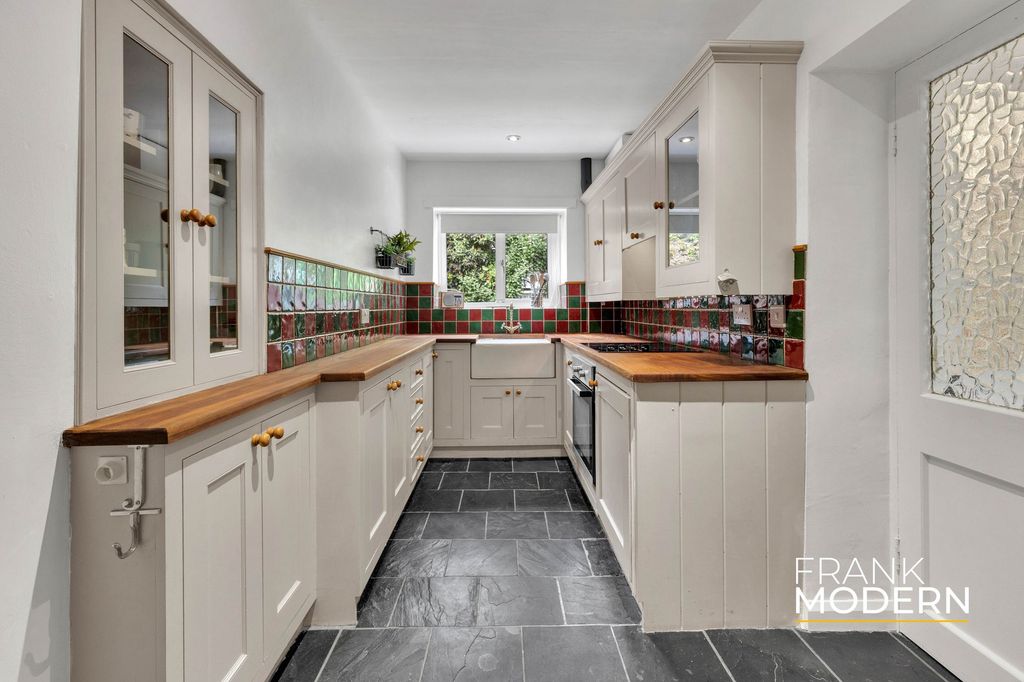 Property photo 3 of 52 Kitchen
