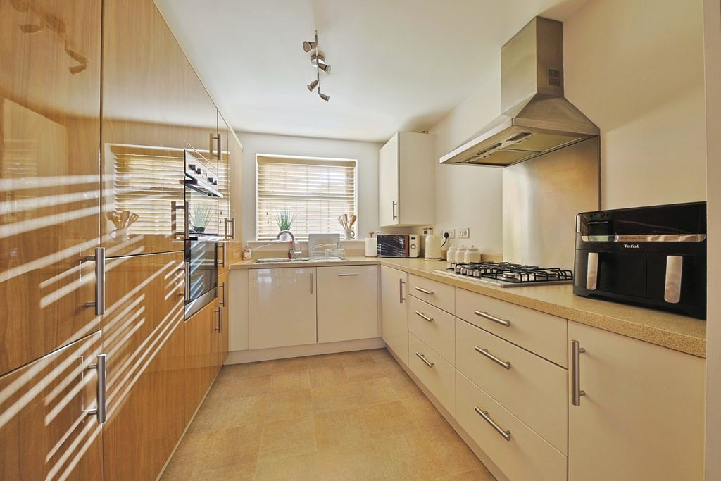 Property photo 3 of 14 4671017